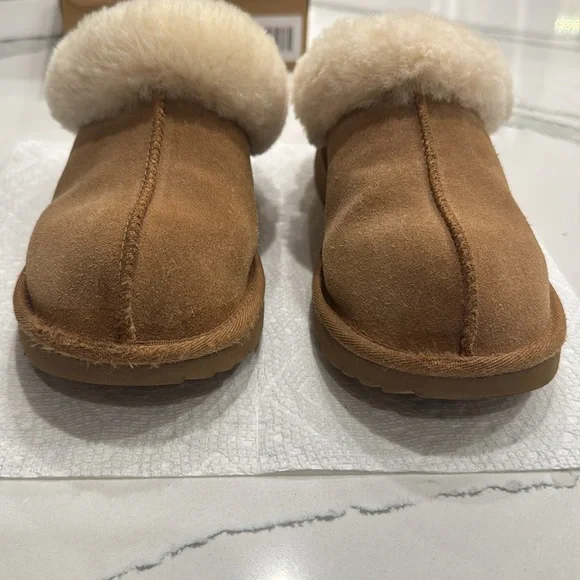 UGG Kids Moraene Slipper in Chestnut Size 4